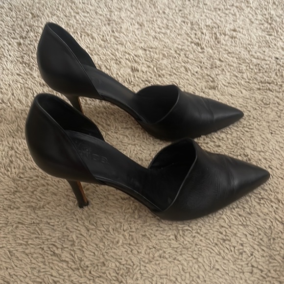 Vince ‘Claire’ Black Leather Pumps Kitten Heel with dust bag Size 8.5M - Picture 3 of 8
